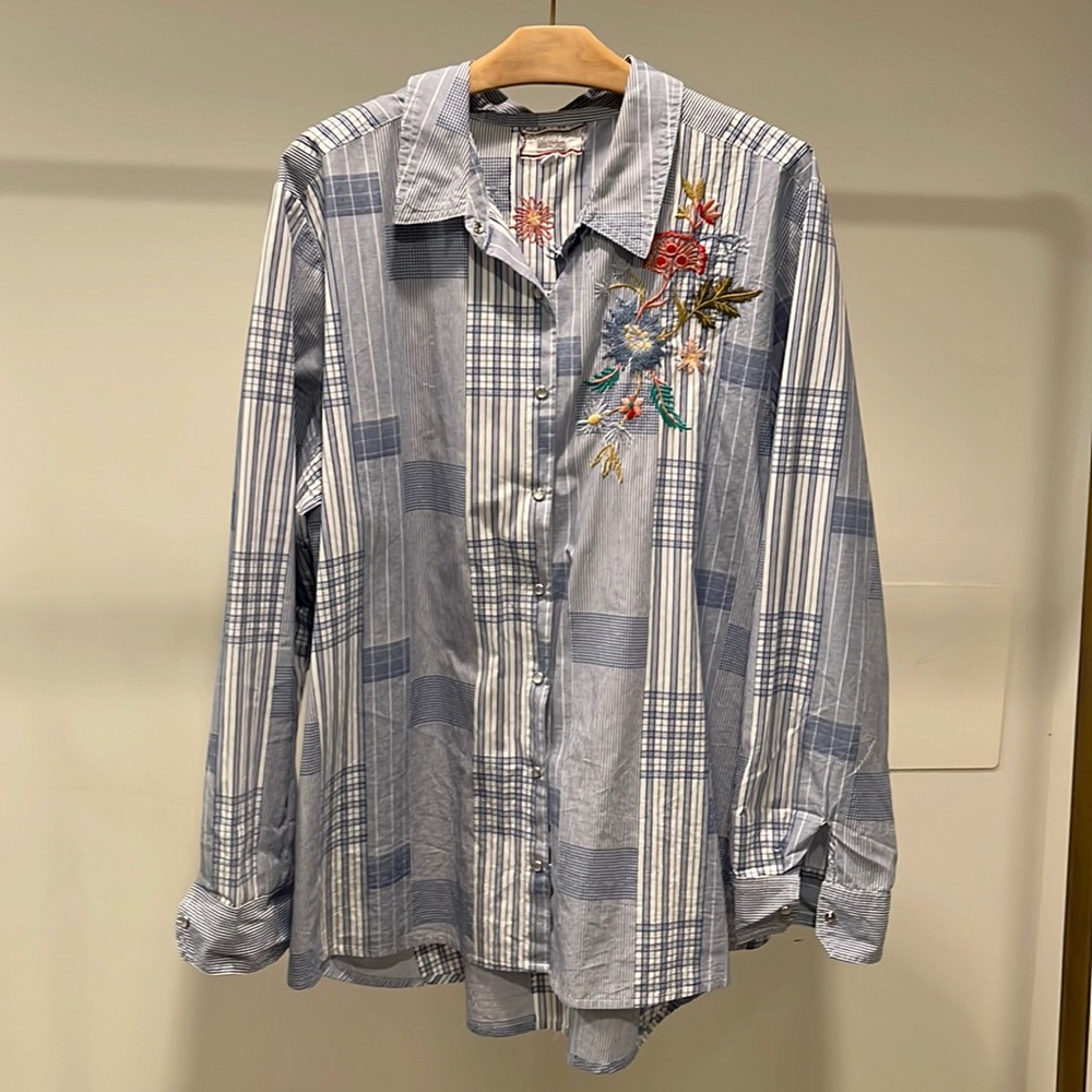 Johnny Was Button Down shirt size XL